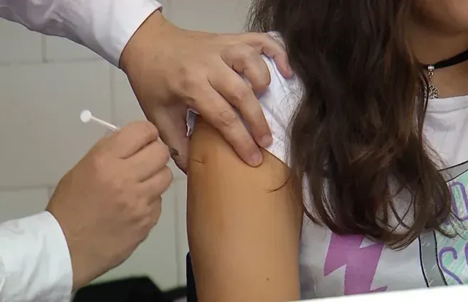 Foto sobre Alta demanda por la vacuna contra el meningococo: se agotaron los primeros cupos y el MSP asegura que llegarán más dosis