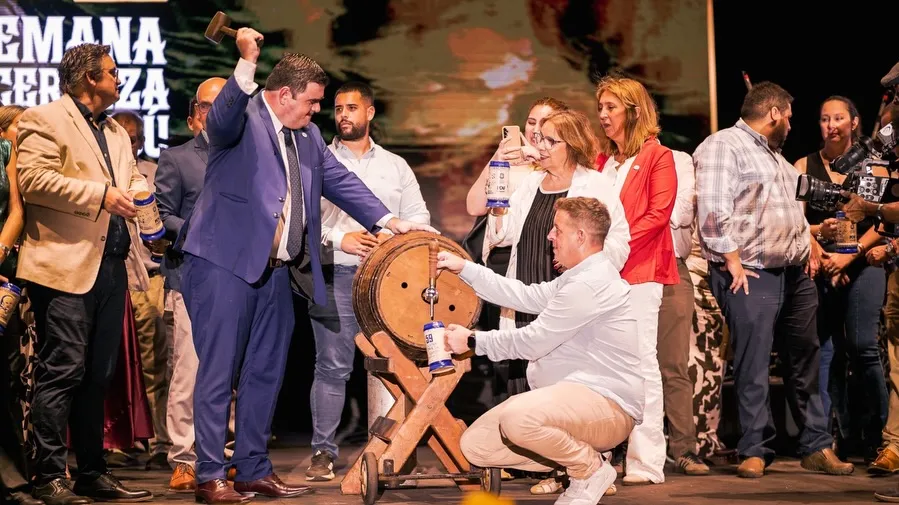 Foto sobre Quedó inaugurada la 59 edición de la Semana de la Cerveza. Milena Bicco es la nueva reina