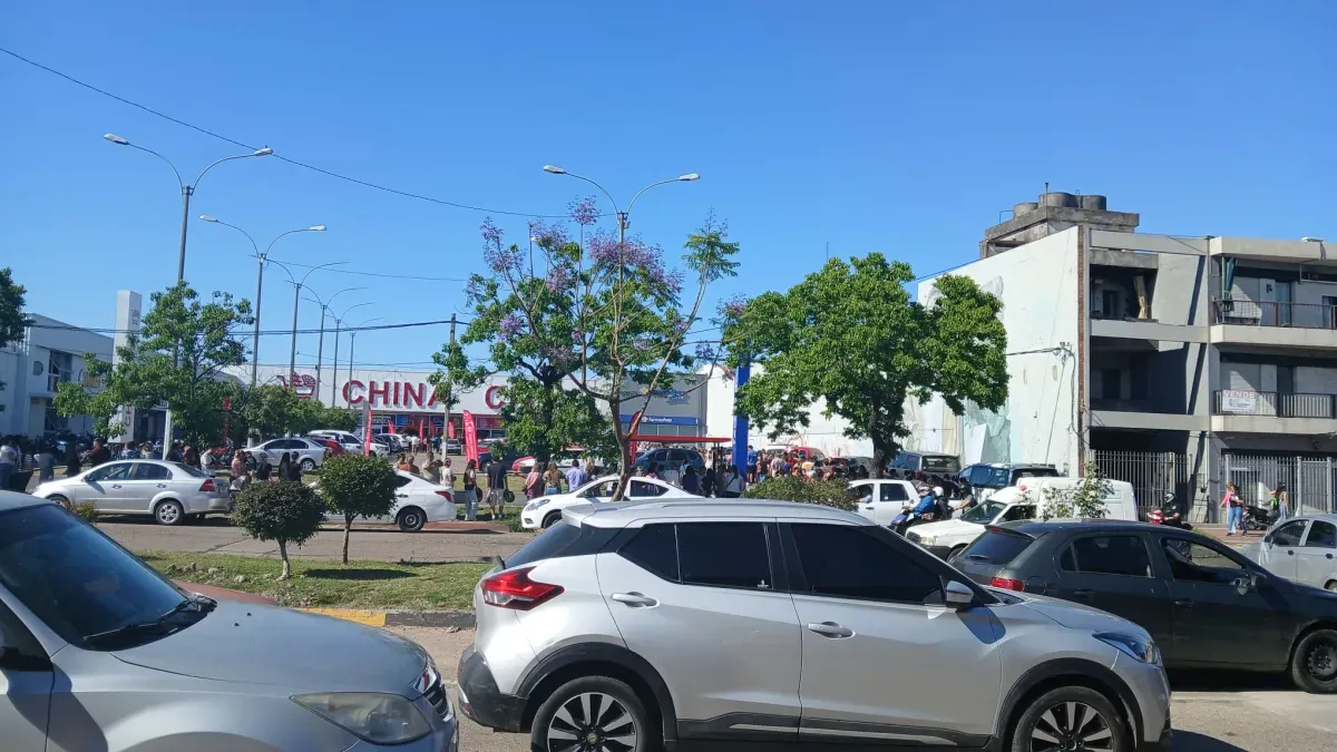 Foto sobre Gran apertura de “China City” en Paysandú con una masiva concurrencia