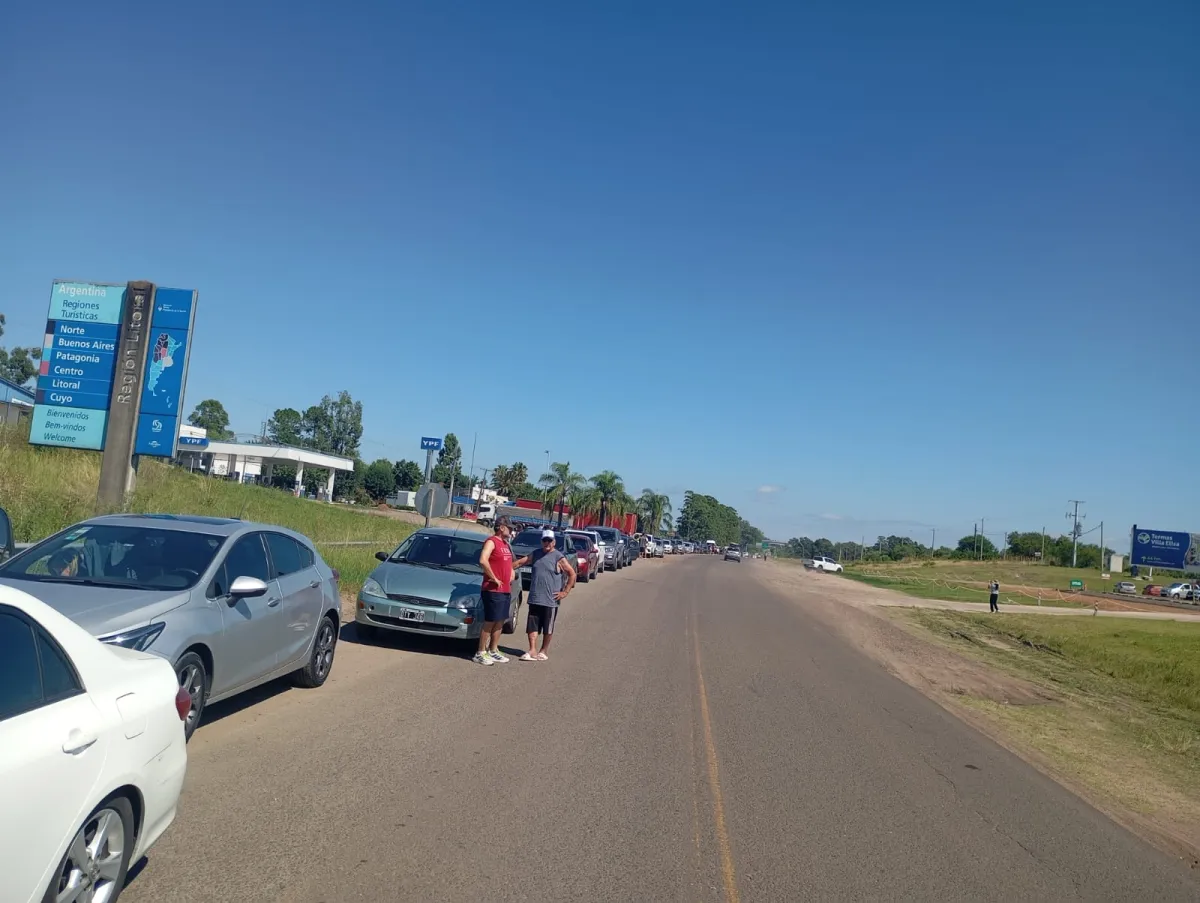 Foto sobre Demoras de hasta dos horas en el Puente Internacional Artigas por intenso movimiento turístico