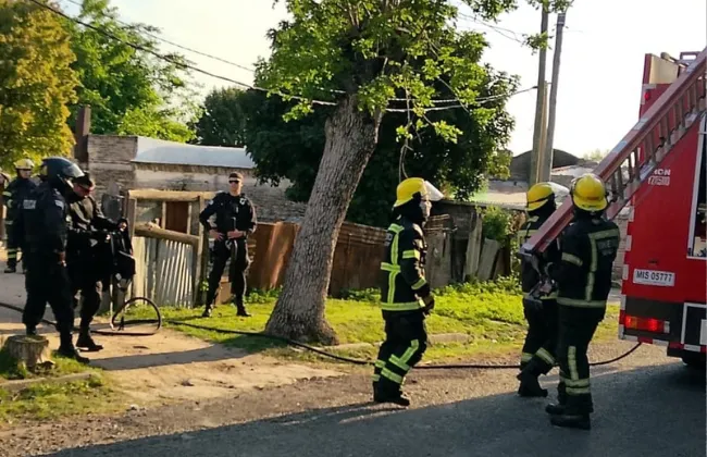 Foto sobre Incendio en calle Artigas y Ledesma dejó importantes pérdidas en una vivienda  de Paysandú