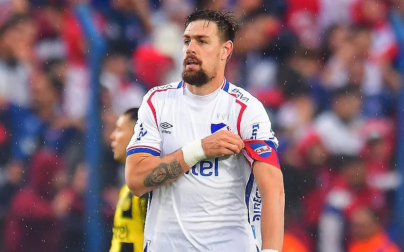 Foto sobre Más malas para Nacional: al mal momento deportivo y social, se suma la lesión del capitán Sebastián Coates